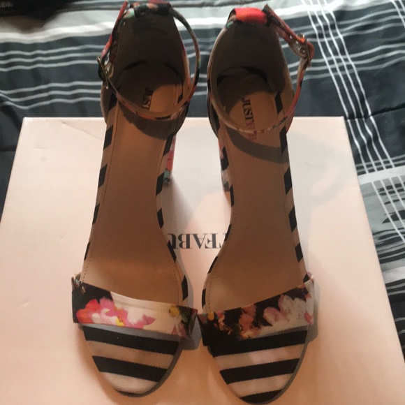 Heeled sandals - Picture 1 of 4